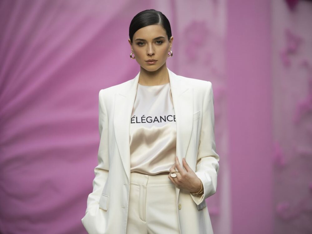 elegancka bluzka do białego garnituru